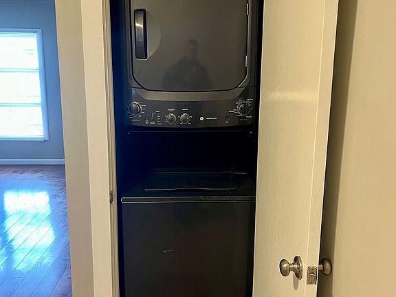 5th image of 625 Miller St
