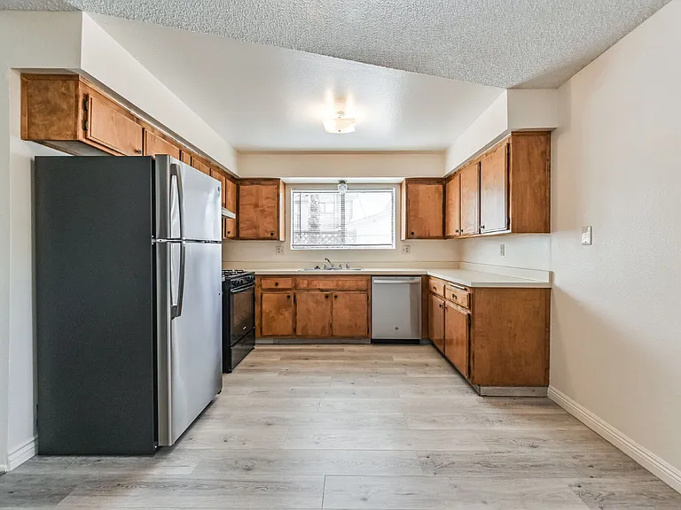1021 W Perdew Ave — Photo 33