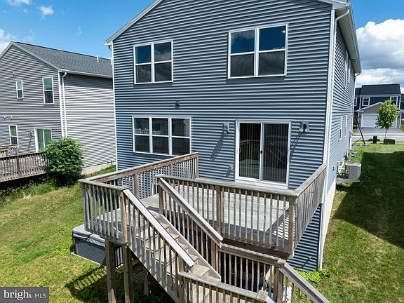 3rd image of 121 Caymus Dr