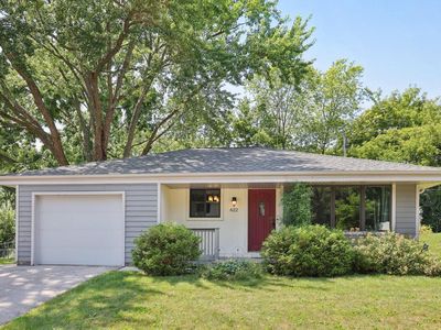 622 Greenmeadow DRIVE, Waukesha, WI, 53188
