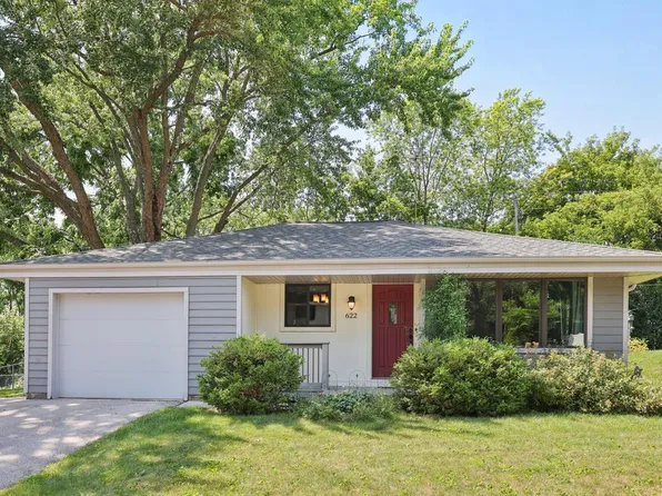 622 Greenmeadow DRIVE, Waukesha, WI 53188