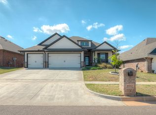 8332 Poplar Dr, Edmond, OK 73034