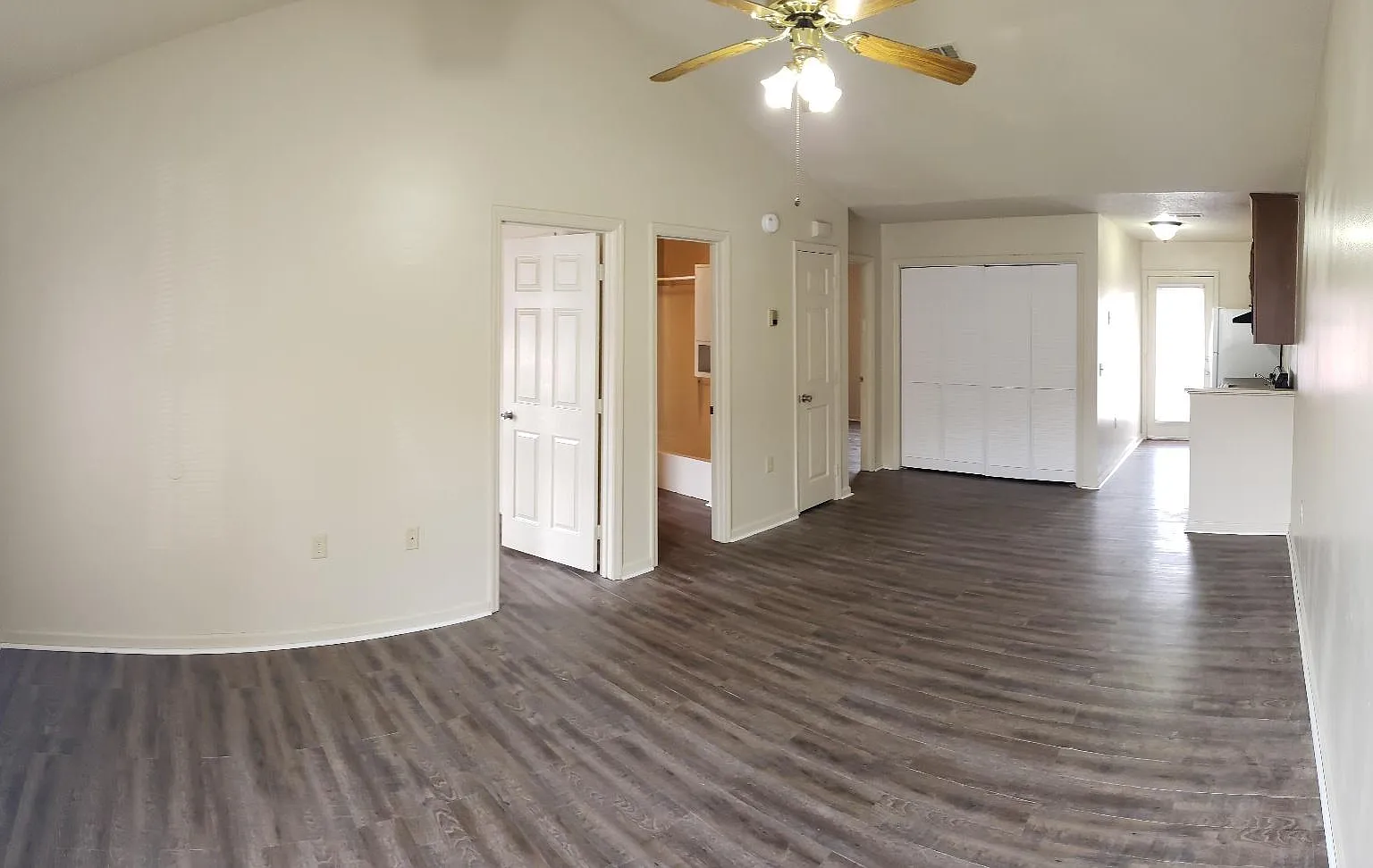 2 bed, 1200 sqft, $1,000 — Photo 3