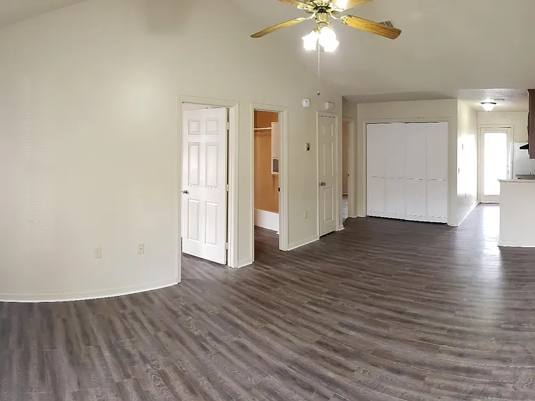230 Lanier Dr #215 — Photo 3