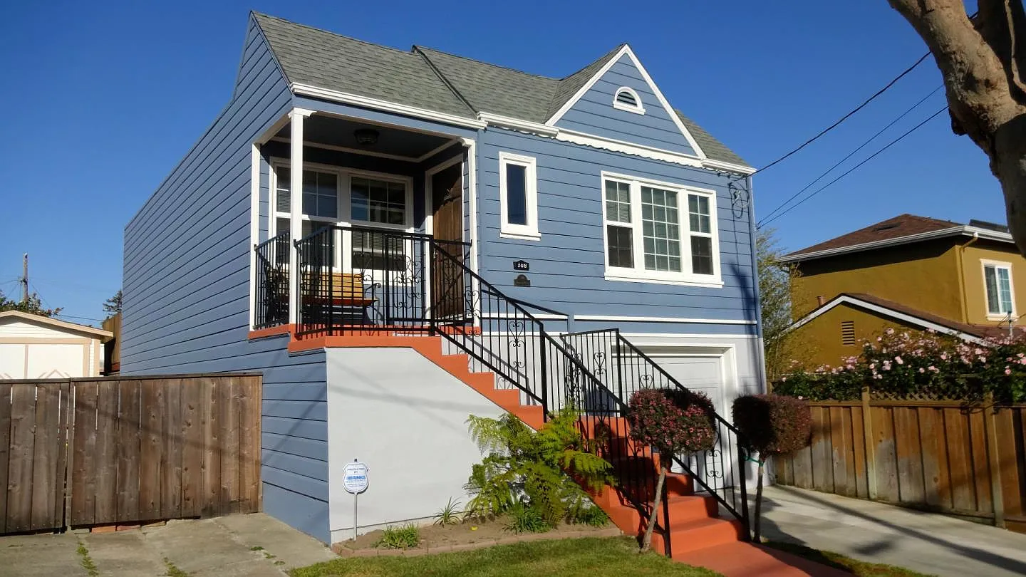 108 Acacia Ave photo 1
