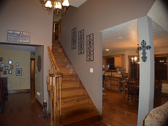 Foyer/ staircase