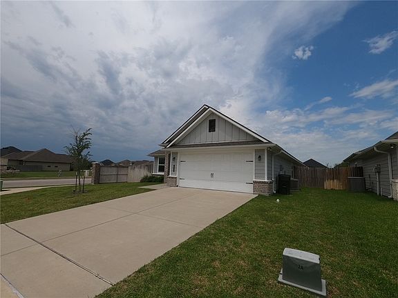 2nd image of 1901 Cambria Dr