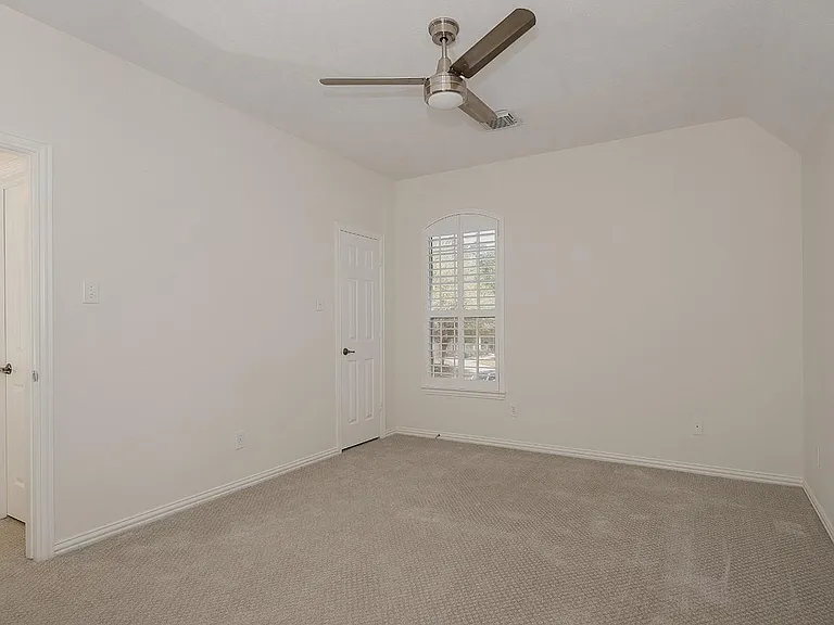 11 N Lansdowne Cir — Photo 32