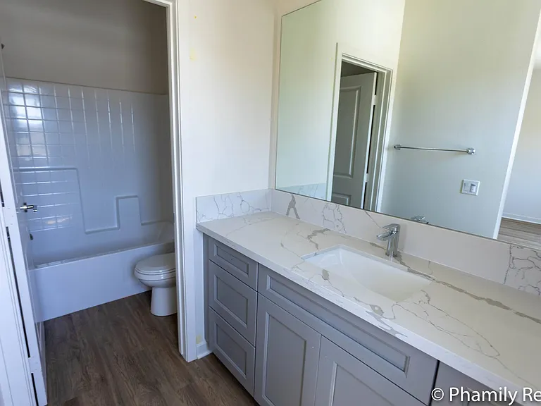 138 Glendora Ave #10 — Photo 8