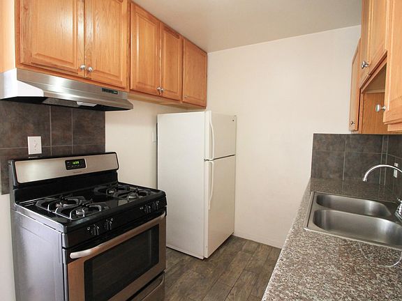 3rd image of 1659 Scott St