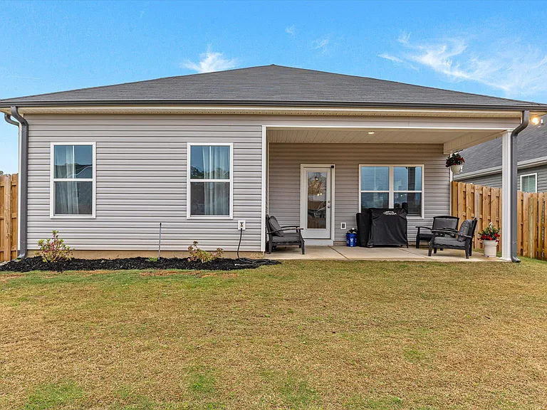 975 Newburn Dr — Photo 48
