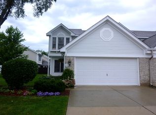 975 Sutherland Dr, Crystal Lake, IL 60014