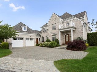 2 Shinnecock Way, New Rochelle, NY 10804