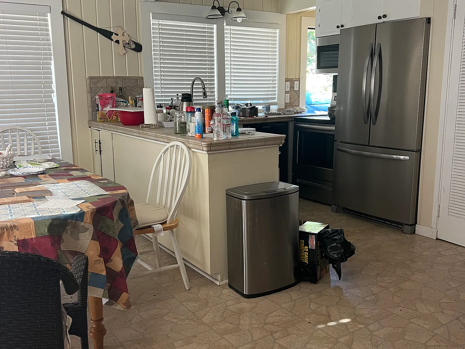 6 bed, 4780 sqft, $2,450 — Photo 2