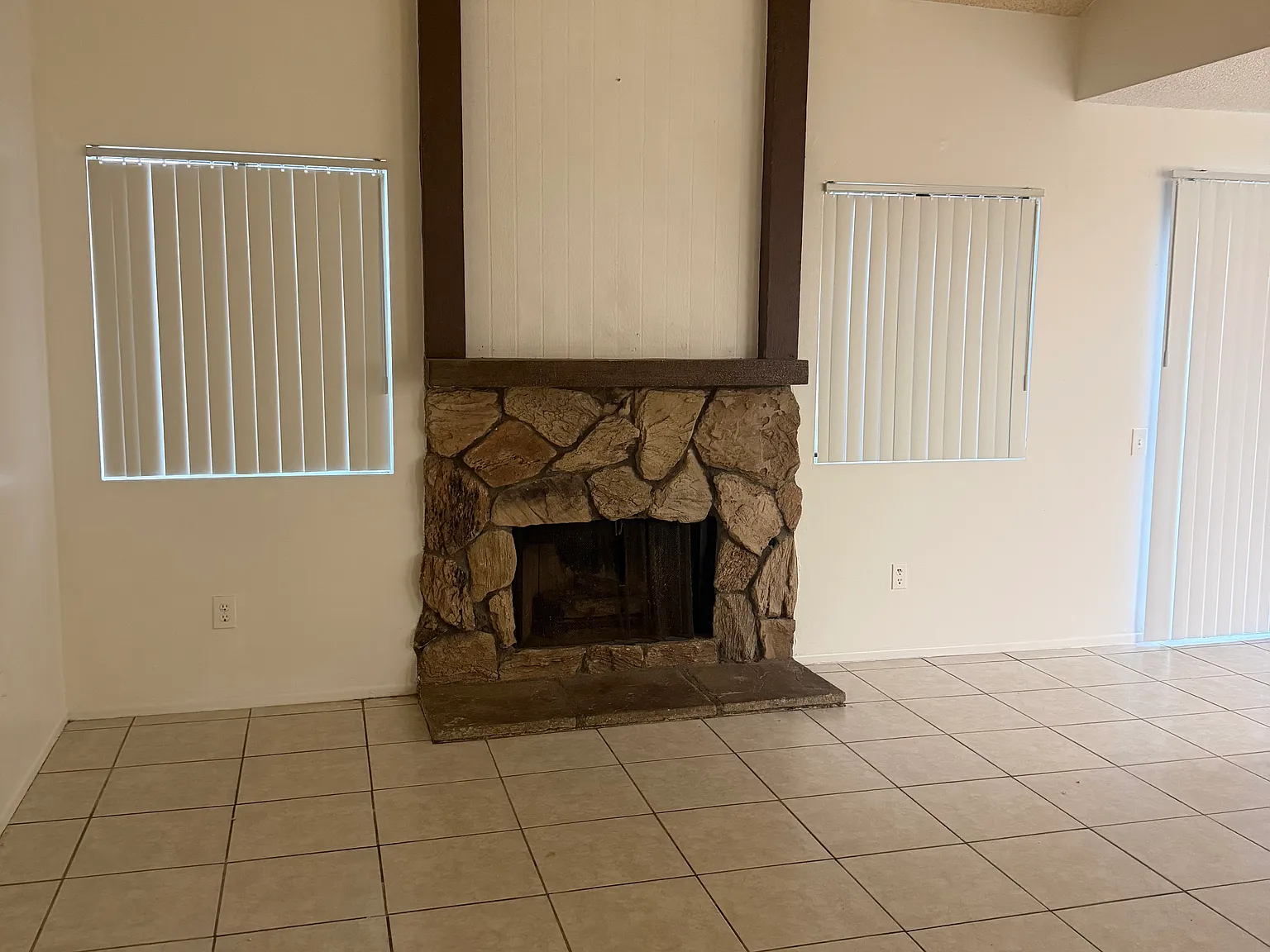 2 bed, 951 sqft, $1,900 — Photo 2