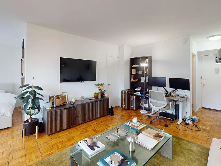 14 Horatio St #12E — Photo 4