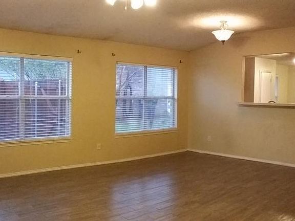 5th image of 1024 Lake Trail Dr