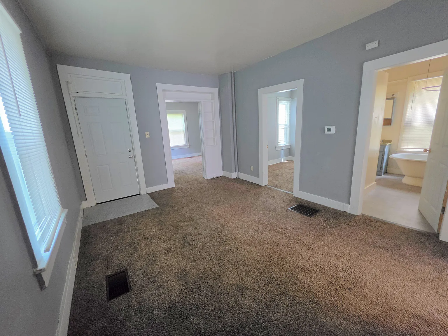 2 bed, 810 sqft, $1,000 — Photo 4