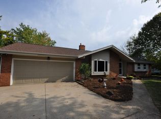 4464 Magna Vista Dr, Jackson, WI 53037