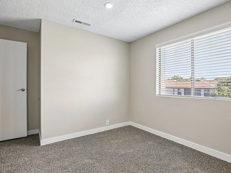 Brighton Place Apartments — Photo 84