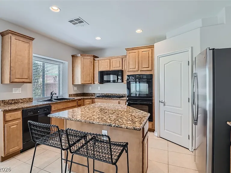 8046 Glimmerglass Ave — Photo 3