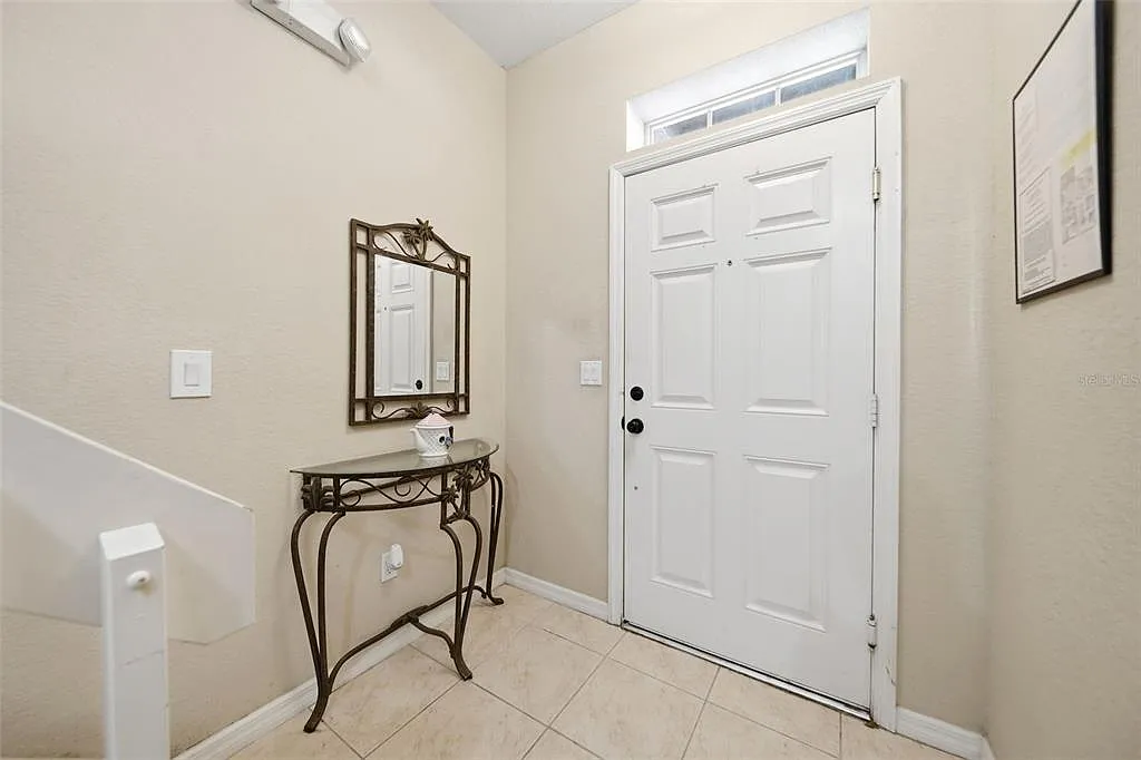 4 bed, 2.5 bath, 1400 sqft, $1,800 — Photo 3