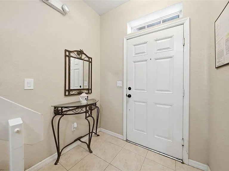 2402 Caravelle Cir — Photo 3