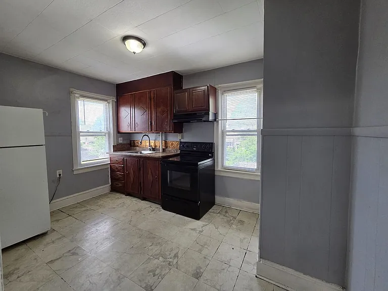 320 Cleveland Ave — Photo 6