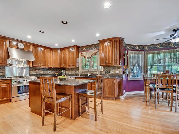4th image of 8460 W 91st St