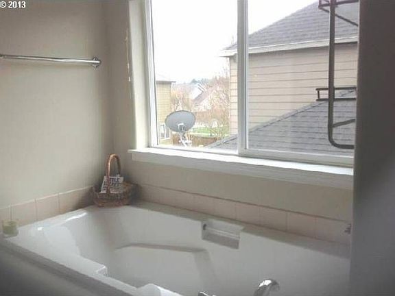 Master bathroom- soaker tub