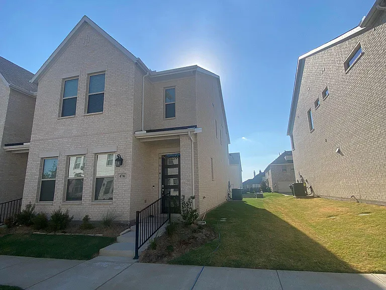 4716 Corriente Vista Ln — Photo 1