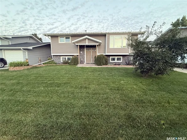 1348 Princess Crescent, Moose Jaw, SK S6H 6S9