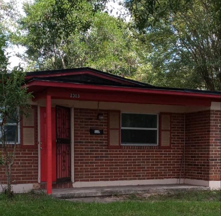 1st image of 2303 W 15 Street