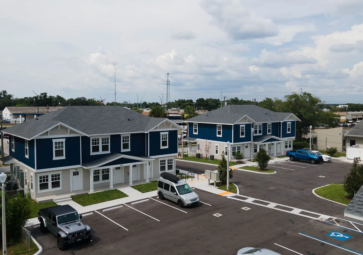 Royal Oak Apartments — Photo 1