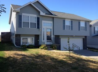 17817 Lillian St, Omaha, NE 68136