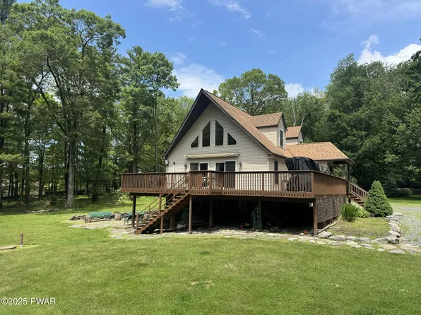 9 N Star Ct, Hawley, PA 18428