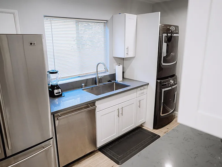 11153 Morrison St — Photo 13