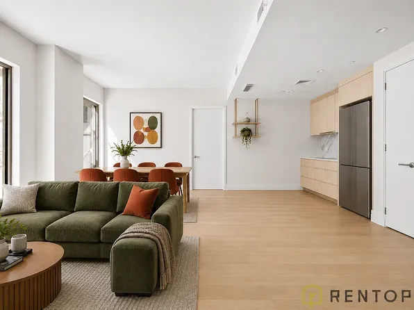 960 Franklin Avenue image 1 of 5