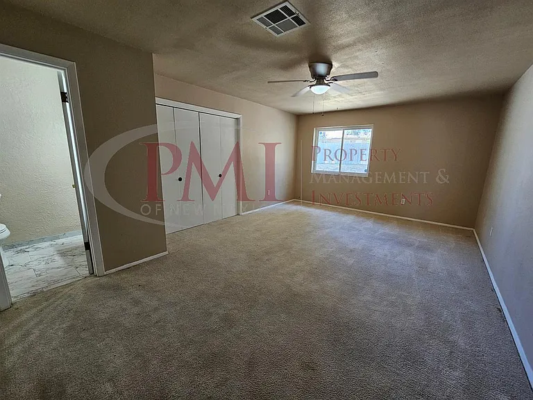 1735 S Locust St — Photo 17