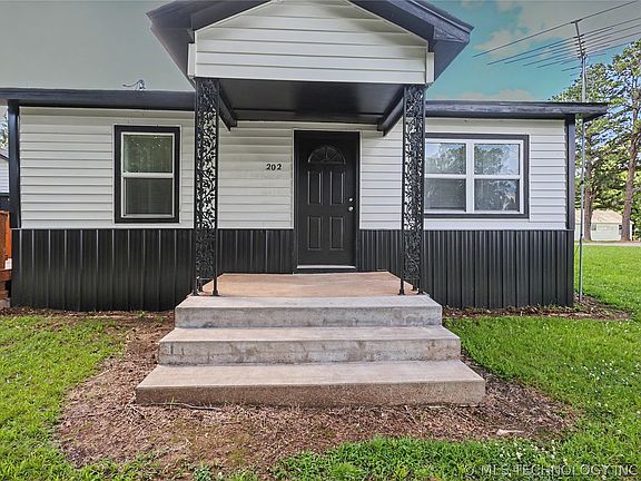 5th image of 202 E Radcliff St