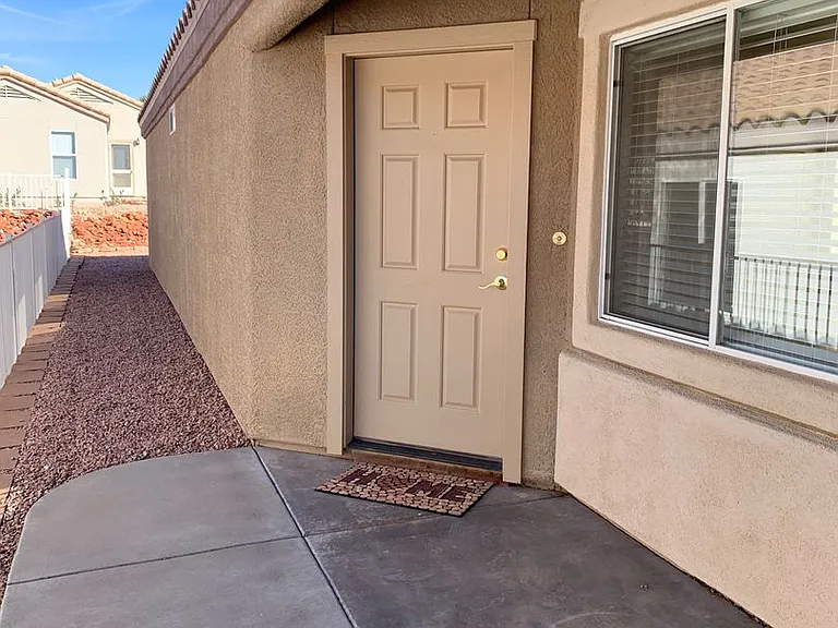 4964 E Catalina Ct — Photo 2