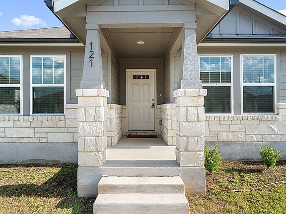 4th image of 121 Oakdale Meadows Ln
