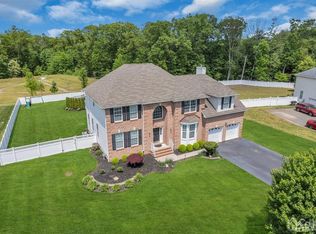 7 Shayna Ct, Monroe Township, NJ 08831