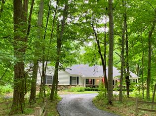 W55N463 Spring Ct, Cedarburg, WI 53012