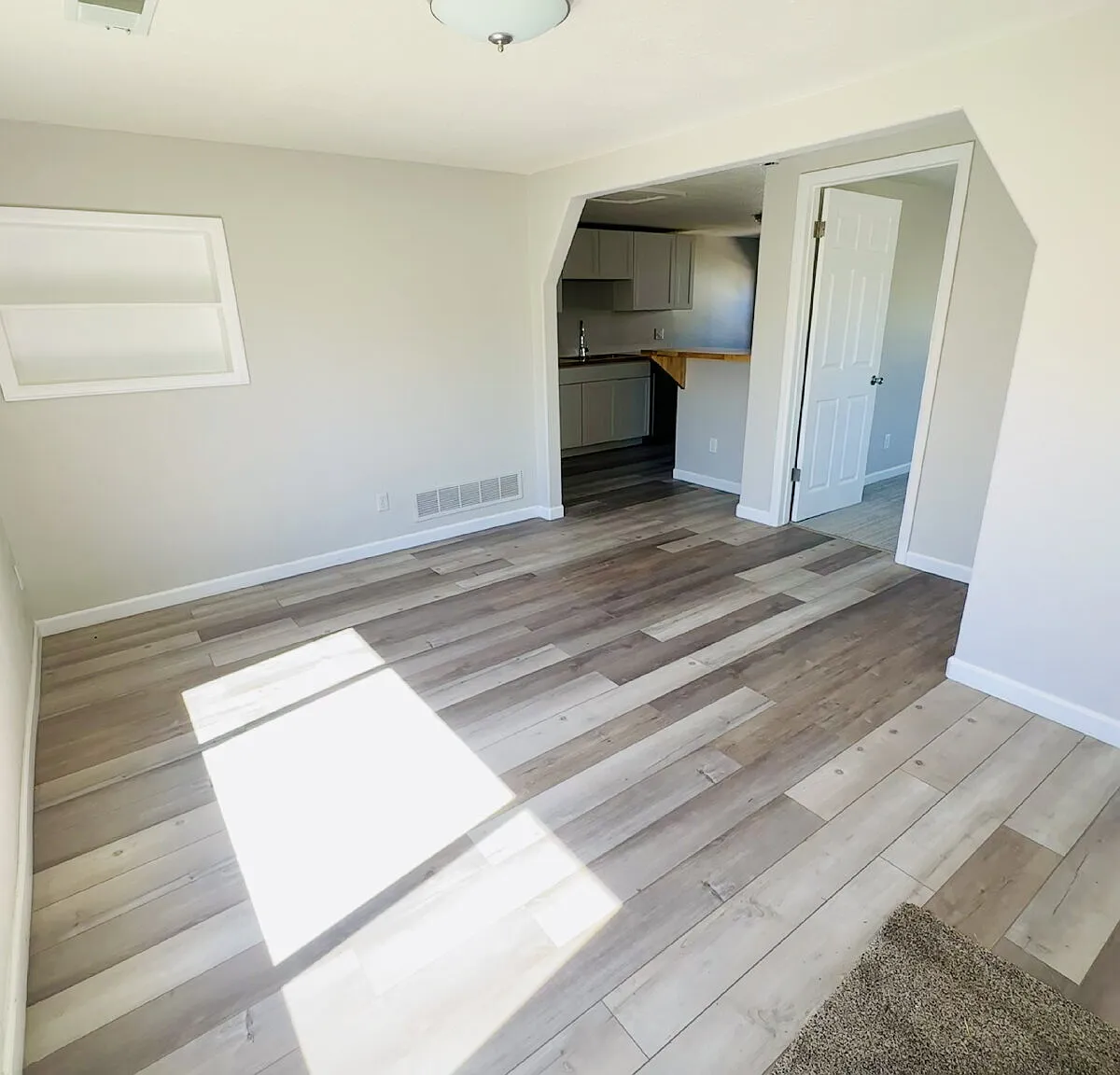 2 bed, 1.0 bath, 974 sqft, $1,600 — Photo 2