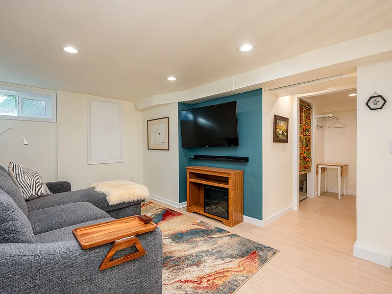 8922 SE Market St — Photo 22
