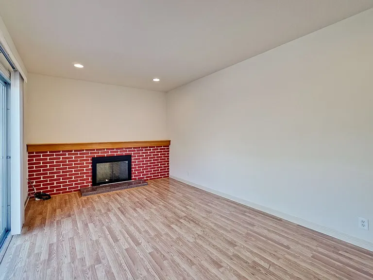 1109 White Cliff Dr — Photo 10