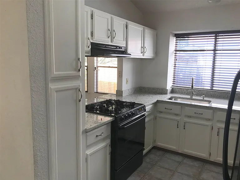 1103 Brookside Cv — Photo 39