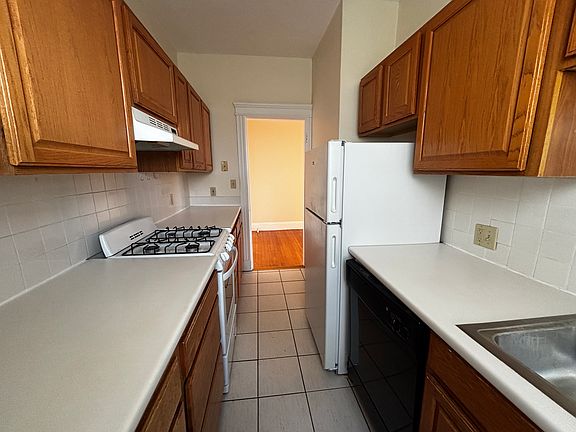 4th image of 31 Wendell St #42