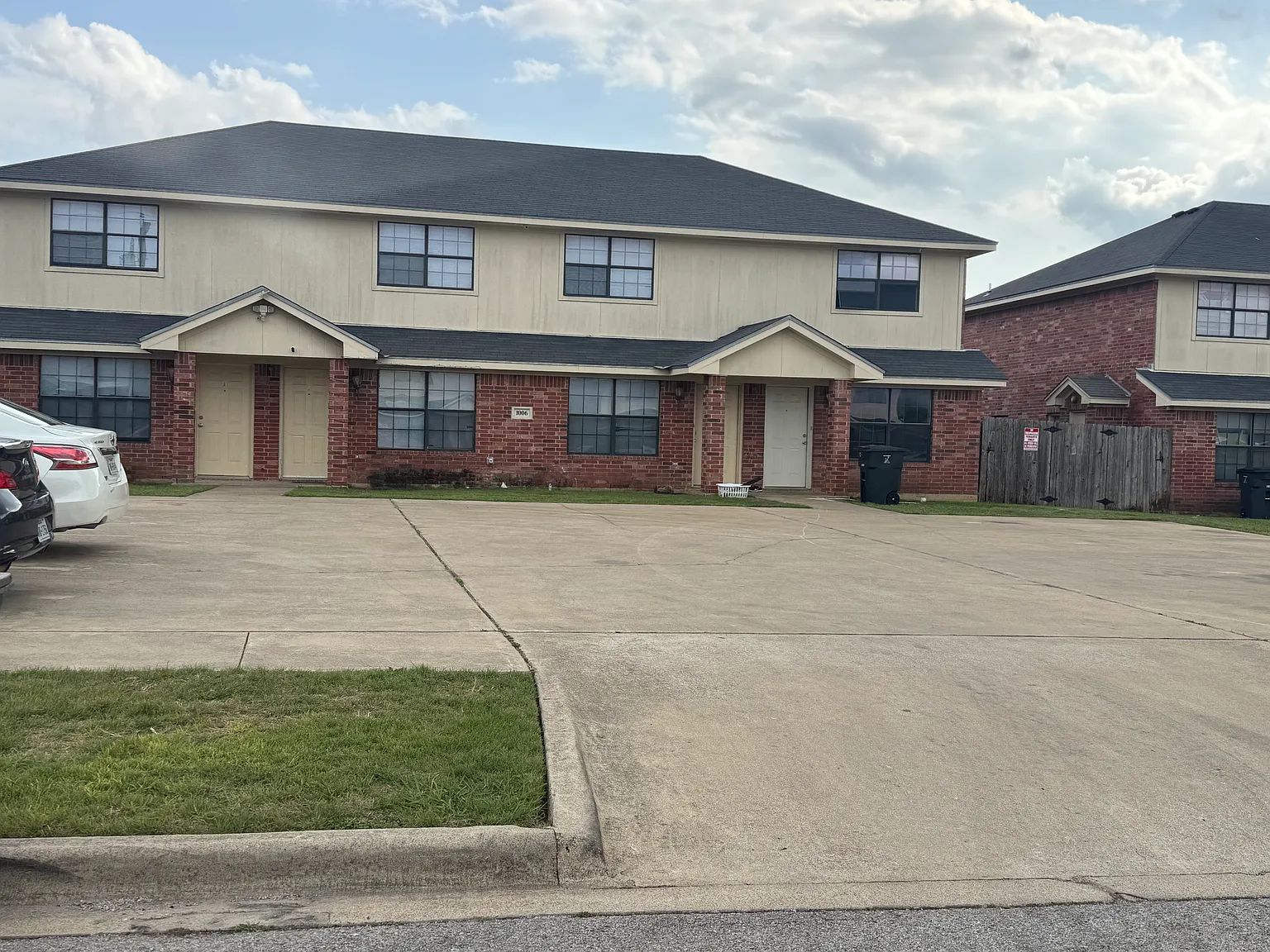 1006 Lansberry Ct — Photo 1